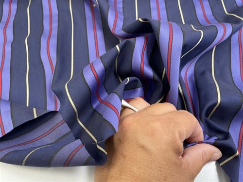 Skjorte poplin - let, lækker og med fede striber i blålilla